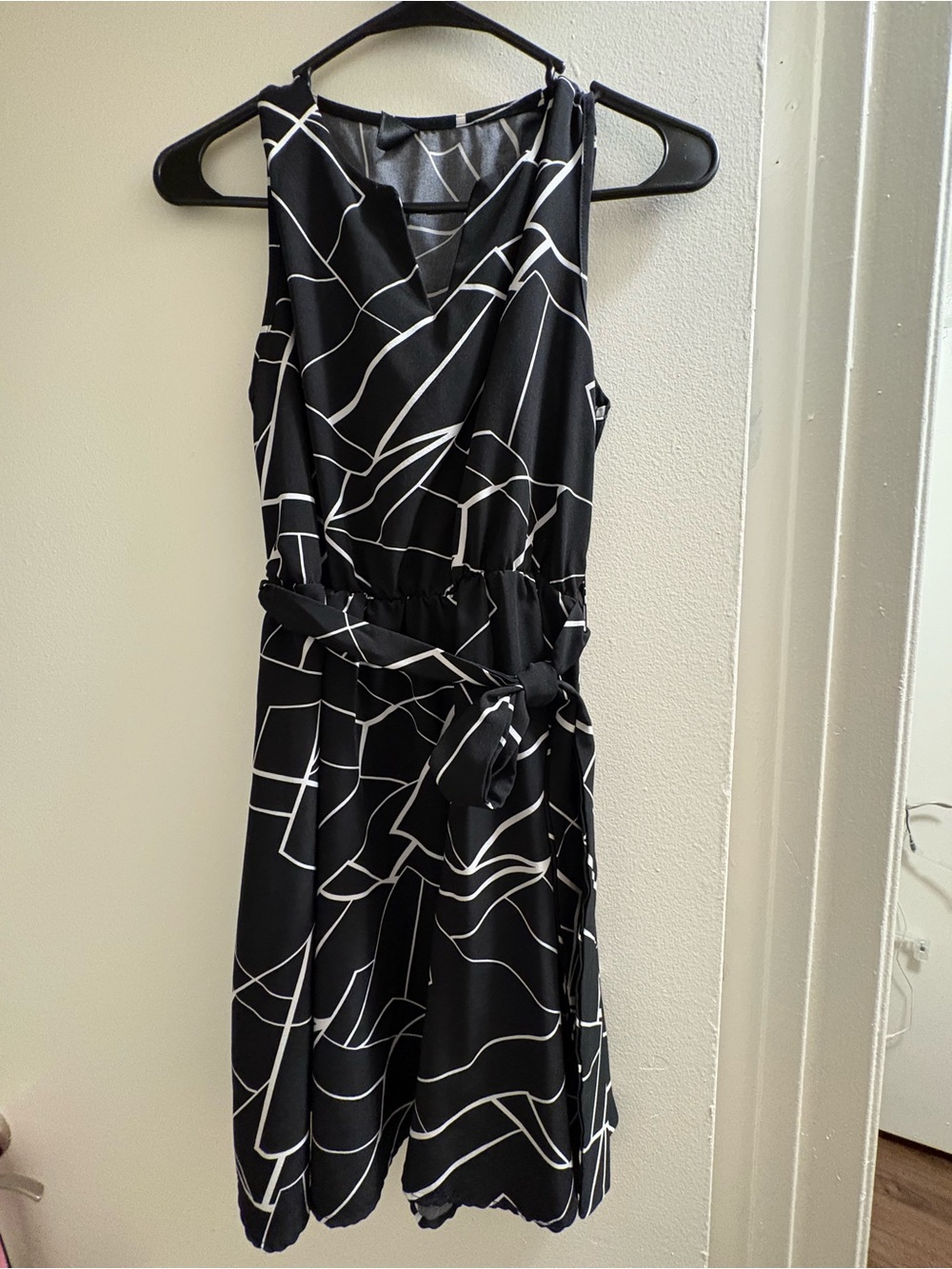 SHEIN Black & White Abstract Midi Dress with Tie Waist